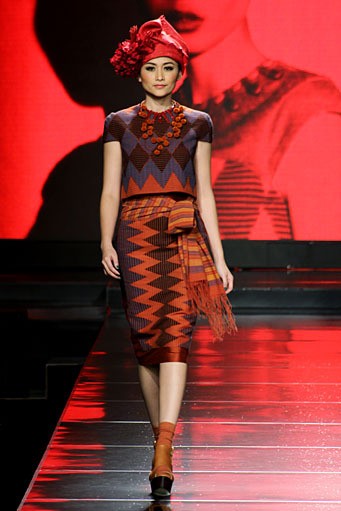 Priyo Oktaviano Kawaii Bali Cita Tenun Indonesia. Jakarta Fashion & Food Festival 2012 at Ballroom Hotel Harris. Kelapa Gading. Jakarta. [Foto: Mohammad Abduh/Wolipop]