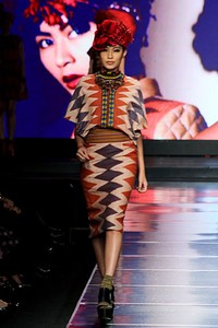 Priyo Oktaviano Kawaii Bali Cita Tenun Indonesia. Jakarta Fashion & Food Festival 2012 at Ballroom Hotel Harris. Kelapa Gading. Jakarta. [Foto: Mohammad Abduh/Wolipop]