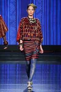 Ari Seputra Unity Cita Tenun Indonesia. Jakarta Fashion & Food Festival 2012 at Ballroom Hotel Harris. Kelapa Gading. Jakarta. [Foto: Mohammad Abduh/Wolipop]