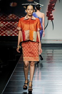 Didi Budiardjo Aurum Cantus. Cita Tenun Indonesia. Jakarta Fashion & Food Festival 2012 at Ballroom Hotel Harris Kelapa Gading. Jakarta. [Foto: Mohammad Abduh/Wolipop]