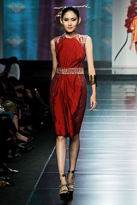 Didi Budiardjo Aurum Cantus. Cita Tenun Indonesia. Jakarta Fashion & Food Festival 2012 at Ballroom Hotel Harris Kelapa Gading. Jakarta. [Foto: Mohammad Abduh/Wolipop]