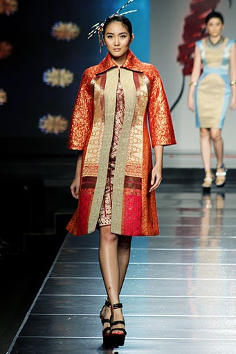 Didi Budiardjo Aurum Cantus. Cita Tenun Indonesia. Jakarta Fashion & Food Festival 2012 at Ballroom Hotel Harris Kelapa Gading. Jakarta. [Foto: Mohammad Abduh/Wolipop]