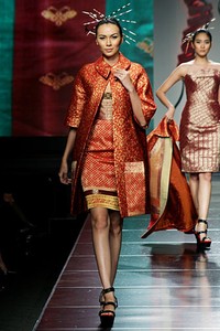 Didi Budiardjo Aurum Cantus. Cita Tenun Indonesia. Jakarta Fashion & Food Festival 2012 at Ballroom Hotel Harris Kelapa Gading. Jakarta. [Foto: Mohammad Abduh/Wolipop]