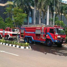 Lantai 3 Gedung Elnusa Berasap, Karyawan Menyelamatkan Diri