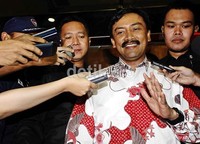 Andi Mallarangeng dengan tegas membantah terlibat kasus Hambalang. Hal tersebut disampaikan seusai menjalani pemeriksaan di KPK.
