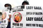 Makin Panas, Massa Terus Demo Lady Gaga