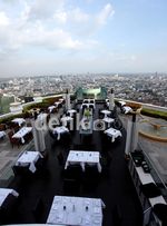 Dari Hotel Mewah Ini, Bangkok Terlihat Indah