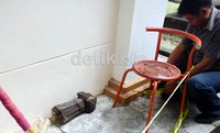 Nisan asli makam Sultan Hasanuddin dicabut dan dipisahkan dari bangunan makam, berjarak sekitar 20 meter. M Abdurrahman/detikcom