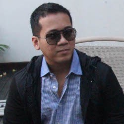 Andi Rianto Undang Masyarakat Bernyanyi di Deluxe Symphony