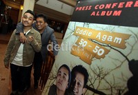 Pada kesempatan ini ia juga menggandeng dan menjebloskan anak, Alif ke industri musik tanah air.