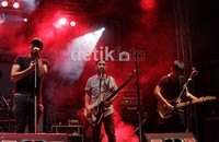 Lagu Dewi dibawakan dengan baik oleh Aqi malam itu. Herianto Batubara/detikcom.