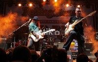 Gugun Blues Shelter mendapat penghargaan sebagai The Blues Rock Ambassador dari RollingStone Editors Choice 2012. Herianto Batubara/detikcom.