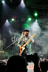 Gugun Blues Shelter menjadi opening act legenda blues rock Inggris John Mayall di Jakarta Bluesfest 2011 lalu. Herianto Batubara/detikcom.