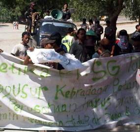 Semen Gresik Janji Penuhi Tuntutan Warga