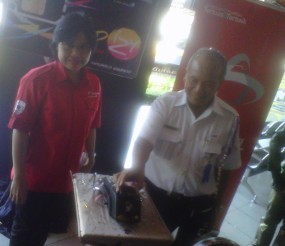 Kini Beli Tiket Kereta Api Cukup Tempelkan Handphone