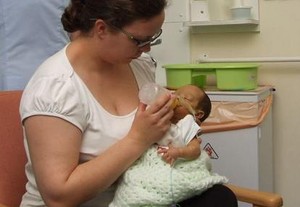 Bayi Prematur Bisa Bernapas Lagi Setelah Dicium Ibunya