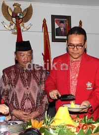 Pada kesempatan itu Rusli kembali menegaskan bahwa SOKSI hanya ada satu yakni SOKSI di bawah kepemimpinan Rusli Zainal yang terpilih secara aklamasi sebagai Ketum SOKSI masa jabatan 2010-2015 dalam Musyawarah Nasional (Munas) IX lanjutan 2010 lalu.