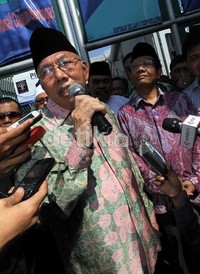 Ketua Mahkamah Konstistusi Mahfud MD juga ikut menjemput Bachtiar Chamsyah.