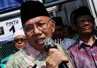 Pengadilan Tindak Pidana Korupsi Jakarta sebelumnya menyatakan Bachtiar Chamsyah terbukti melakukan tindak pidana korupsi penyalahgunaan wewenang pengadaan jahit, sapi impor, dan kain sarung yang merugikan negara hingga Rp 33,7 miliar. Ia diganjar hukuman selama 20 bulan penjara dan denda sebesar Rp 50 juta.