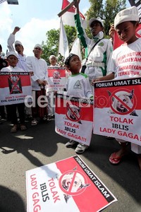 Aksi ini berlanjut ke Kedubes AS, dan akan melanjutkan ke Polda Metro Jaya dan berakhir di Mabes Polri. Hingga pukul 15.30 WIB, aksi ini masih berlangsung.