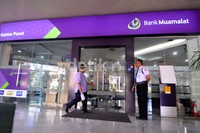 Sejak 1998 perbankan syariah lain mulai bermunculan dan hingga kini Bank Muamalat punya banyak saudara yaitu sekitar 11 Bank Umum Syariah (BUS) dan 24 Unit Usaha Syariah (UUS). Saat ini, kantor layanan perbankan syariah berjumlah lebih dari 1800 unit.