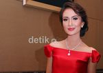 Artika Sari Devi Anggun Pakai Dress Merah