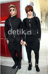 Mereka tetap kompak dengan pakaian serba hitam. Jenas/detikHot.