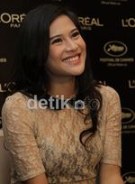 Pesona Si Cantik Dian Sastrowardoyo