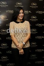 Pesona Si Cantik Dian Sastrowardoyo