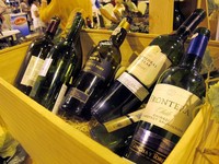 Ada beberapa event baru di Wine and Cheese Expo 2012, yaitu Champagne Dinner, Master Wine Tasting, dan Journalist Wine Tasting. Selain itu, ada pula Wine & Food Pairing, Glass Tasting, Wine Workshop, Cheese Discovery, serta Wine Dining. Pengunjung juga bisa bertemu dengan perwakilan winery dari Perancis, Selandia Baru, Italia, Chili, Jerman, dan Austria. (Fitria Rahmadianti)