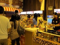 Perusahaan yang berpartisipasi di antaranya Vin+, The Wine Cellar, Hatten Wines, Elle & Vire, Baros, Borges, Nirwana Lestari, Diamond, Libra Food Service, Lindt, serta Tulip Chocolate. Jadi, tak hanya keju dan wine yang tersedia. Selain mendapat diskon, Anda juga berkesempatan memenangkan undian jika bertransaksi di sini. (Fitria Rahmadianti)
