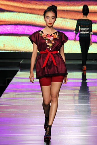 Musa Widyatmodjo The Flobamora Indone[she]aku Jakarta Fashion & Food Festival 2012 at Ballroom Hotel Harris. Kelapa Gading. Jakarta. [Foto: Mohammad Abduh/Wolipop]