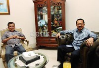 Pertemuan ini berlangsung hangat. Keduanya terlibat pembicaraan yang terbuka.