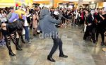 Puluhan Penggemar Menari A la Lady Gaga