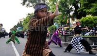 Anak-anak anggota Persatuan Silat Nusantara cabang Magelang memperagakanjurus-jurus seni bela diri sebagai salah satu seni bela diri yang masih tetap eksis di Indonesia. Bagus Kurniawan/detikcom