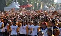 Ribuan Srikandi Hanura saat mengikuti jalan Sehat dari Monas menuju ke Bundaran HI kembali ke Monas. Ramses/detikfoto