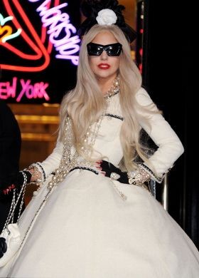 Konser 3 Jam, Lady Gaga Tak Mungkin Bikin Pindah Keyakinan