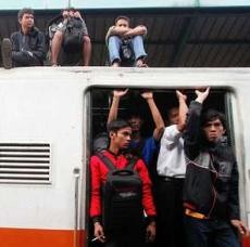 Ada Rel Patah di Cakung, Perjalanan KRL Kota-Bekasi Terhambat