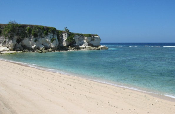  Pantai  Marosi Lukisan  Alam yang Sempurna di NTT