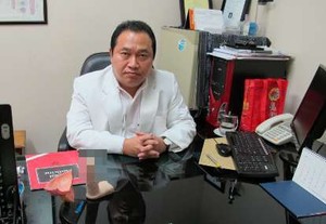 dr Johnny Gosyanto yang Ingin Pasien Bahagia dengan Alat Vitalnya