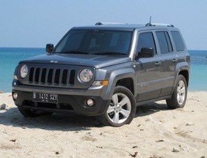 Perjuangan Berat Jeep Patriot Menaklukkan Jalan Tanah