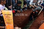 Lazuardi Korban Pengeroyokan Dimakamkan