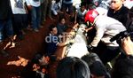 Lazuardi Korban Pengeroyokan Dimakamkan
