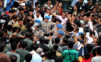 Aksi ini membuat kemacetan di kawasan Grogol khususnya kendaraan yang menuju Slipi.