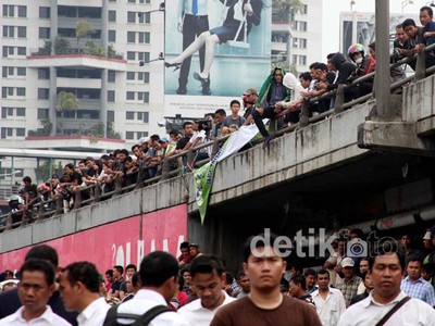 Eksekusi Usakti Jadi Tontonan Warga