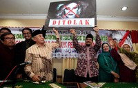 Warga Muhamadiyah turut menolak beberapa hari lalu. Berbeda dengan FUI, Muhamadiyah lebih santun dan hanya menyatakan dakwah moral tanpa ancaman tertentu.
