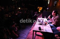 Promotor Big Daddy mengumumkan konser Lady Gaga batal. Kontroversi timbul karena pemerintah kurang tegas antara menbolehkan atau menolak konser Lady Gaga. Tekanan dari kelompok Islam menjadi kesan penolakan ini bernuansa kekuatan massa berhasil mengalahkan hukum positif yang berlaku.