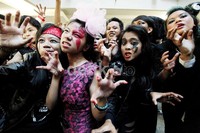 Lady Gaga enggan manggung di Jakarta karena alasan keamanan. Promotor berjanji akan mengembalikan uang pembelian tiket yang telah terjual.