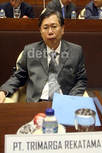 Dirut PT Trimarga Rekatama, Eng Jin Tjong alias Sujito Eng, juga turut hadir di komplek DPR RI. (Ramses/detikcom)