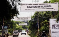 Sejumlah warga Ciputat dan Pamulang mengaku resah dengan rencana proyek jalan tol Serpong- Cinere tersebut.
